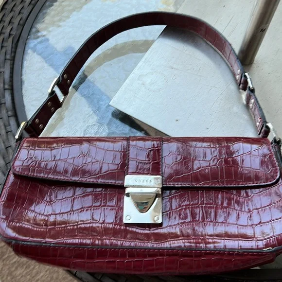 GUESS VINTAGE SHOULDER BAG - Picture 3 of 10